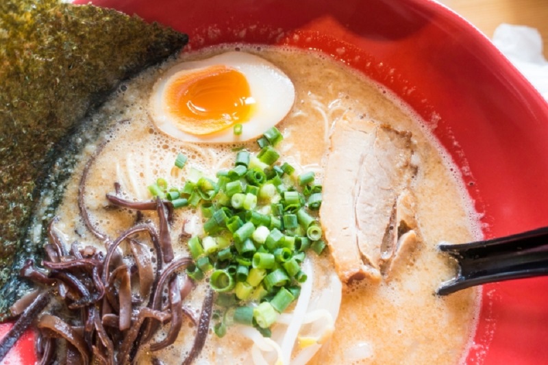 人はなぜ「シメのラーメン」を食べたくなるのか