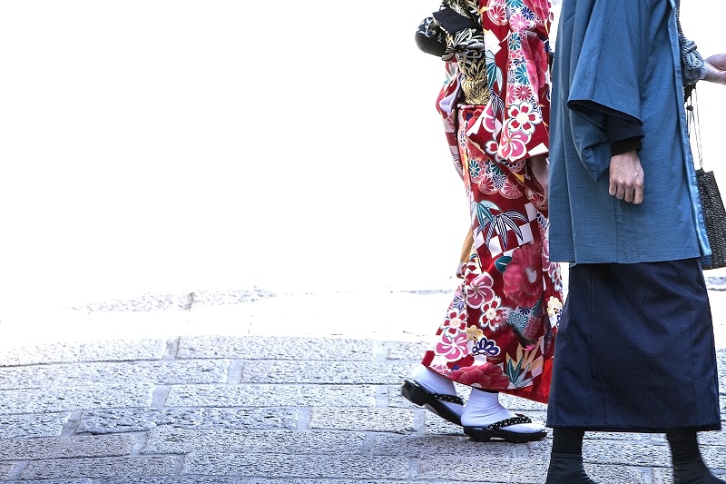 質問です。初詣は御神酒と一緒に歩くってどうですか??
