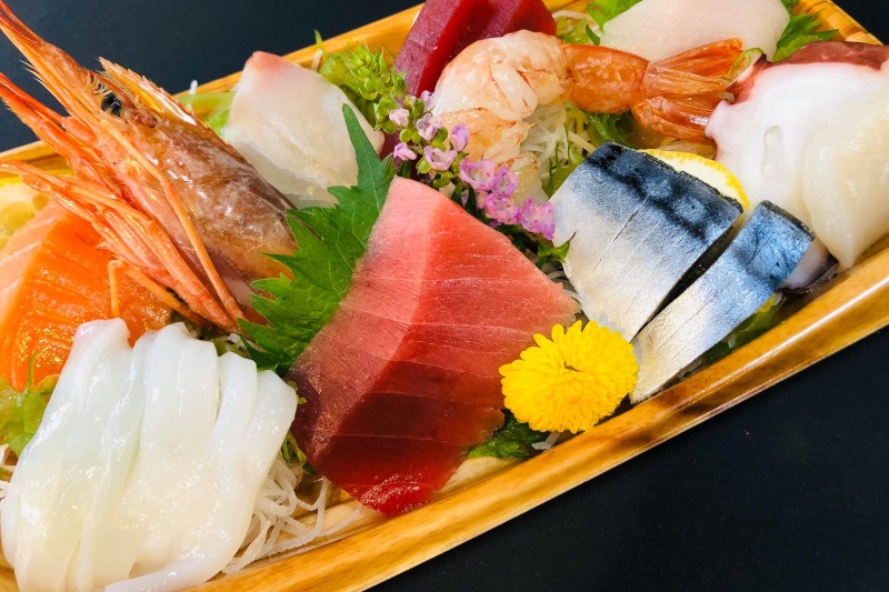 明治初期創業!まちの老舗魚屋「鈴徳」でこだわり海鮮に感動
