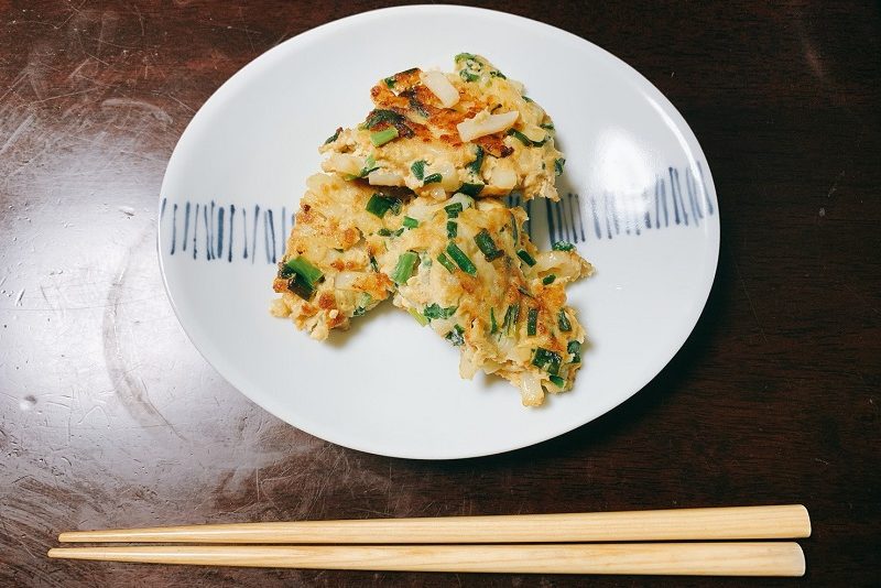 家飲み中にどうでしょう?混ぜたら焼いてできあがり「うどん餃子」